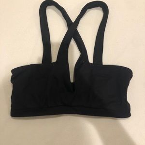 ALO slit cross sports bra